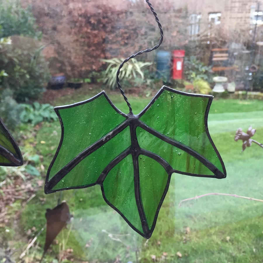 Stained Glass Leaf Suncatcher - Light Green Streaky
