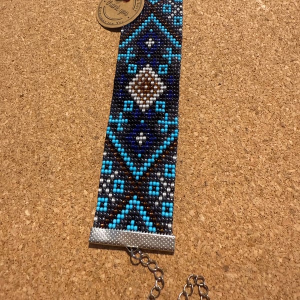 Beautiful handmade beaded bracelet features a striking geometric pattern