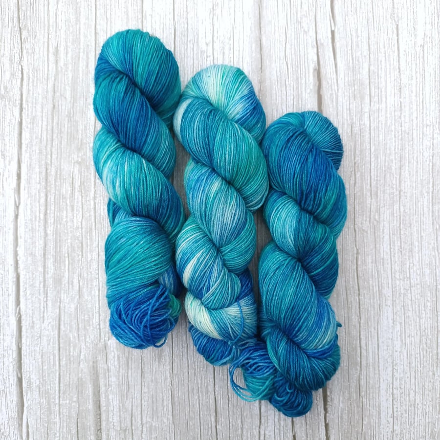 Sea Breeze 100g Hand dyed Sock Yarn (4Ply) 