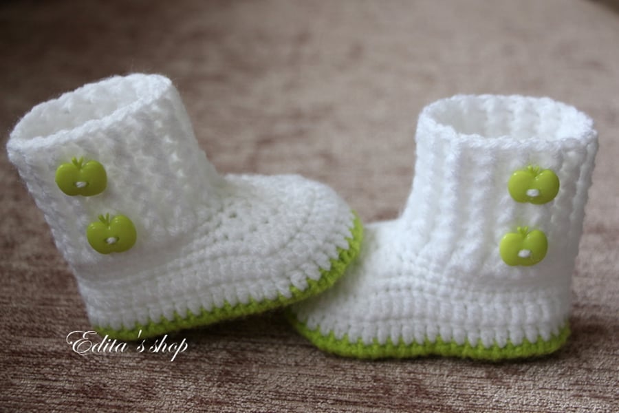 Crochet baby booties, shoes, boots, size 0-3 months, Santa, Christmas gift