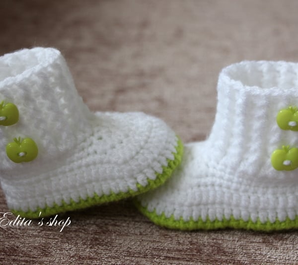 Crochet baby booties, shoes, boots, size 0-3 months, Santa, Christmas gift