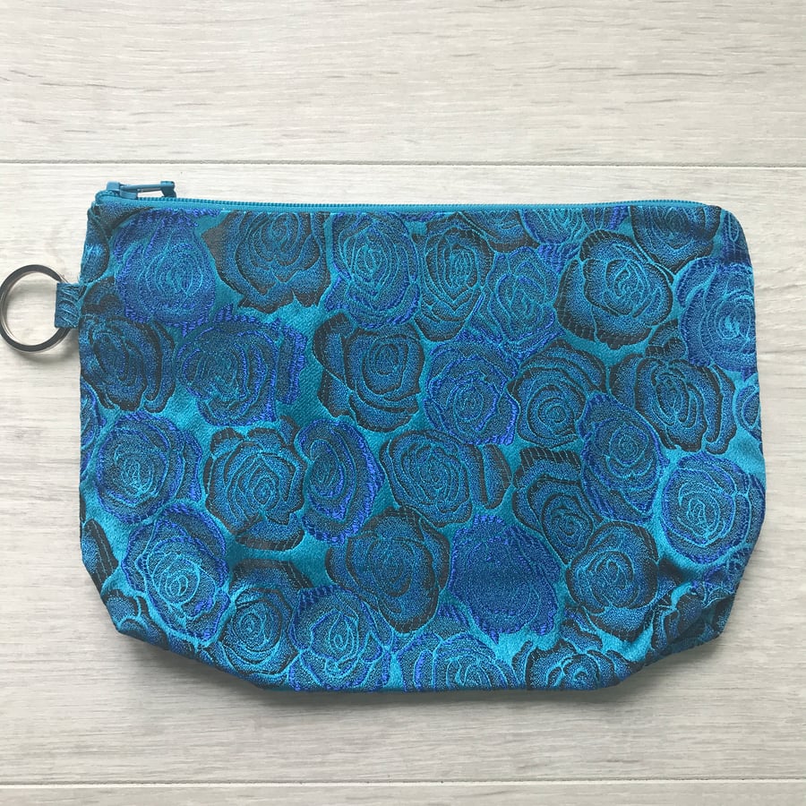 HiyaHiya Accessory Case - Blue Roses