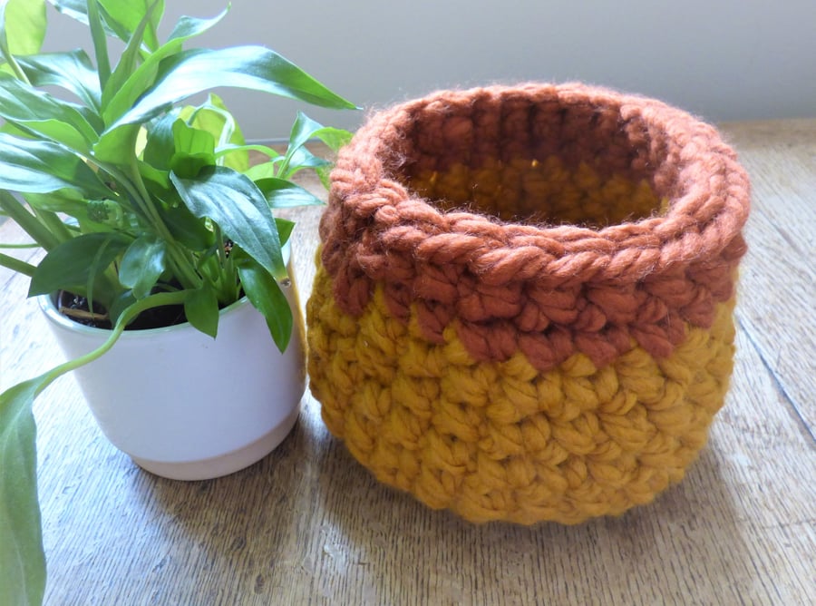 Autumn Coloured Crocheted Bowl in Mustard and Rust (17cm x 14cm)