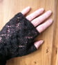 Black long lace fingerless gloves - Image 2
