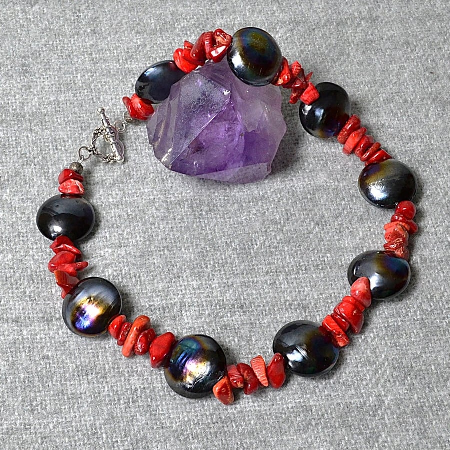 Rainbow Sheen Black Disc Bead and Red Bamboo Coral Chip Short-Style Necklace