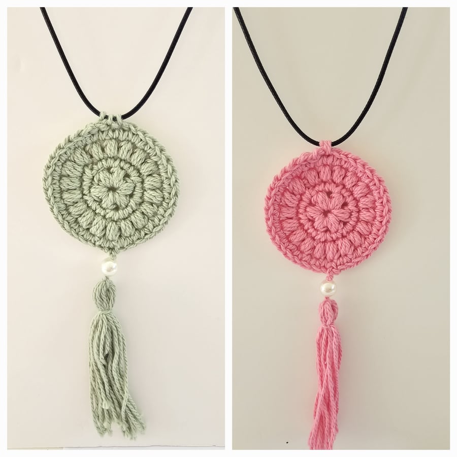 Boho crochet pendant necklace