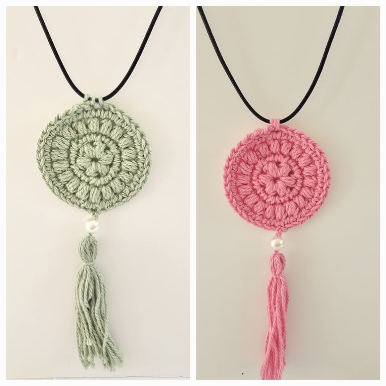 Boho crochet pendant necklace