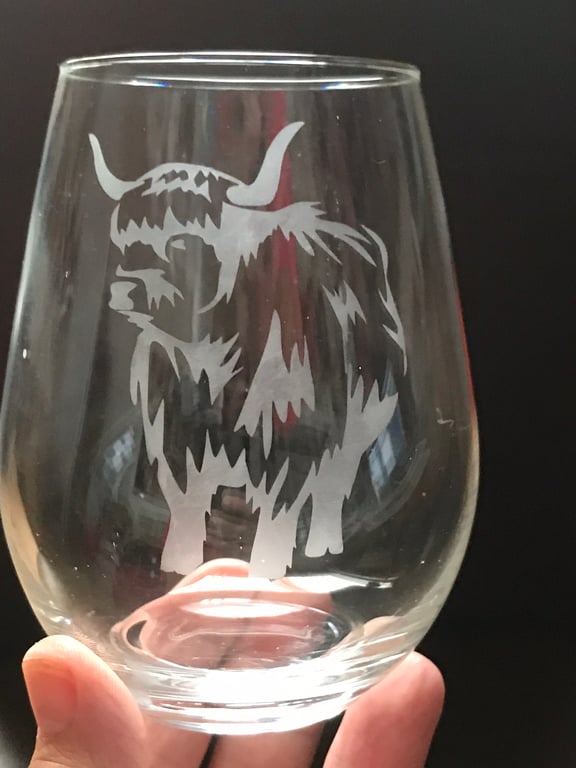Hand Etched Wine Highland Cow