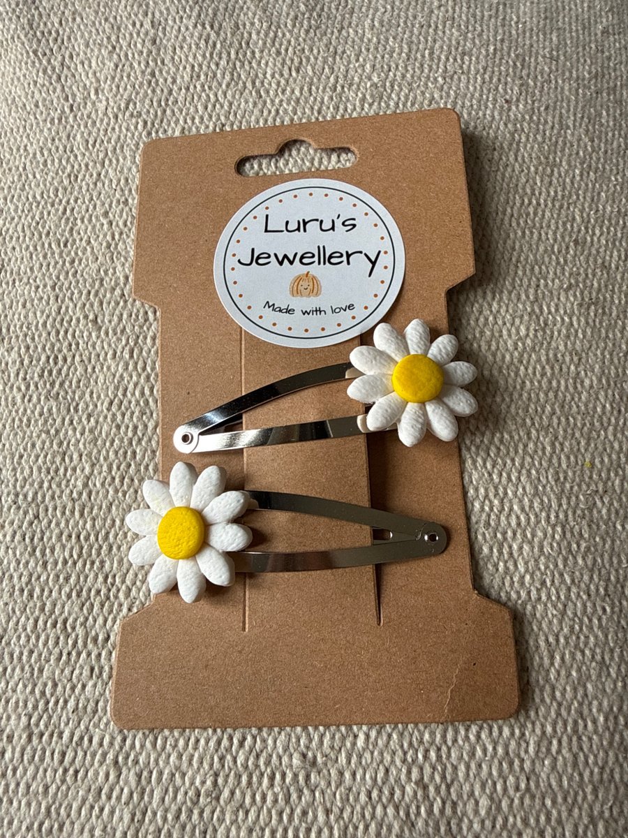 Polymer clay daisy hair clip pair 