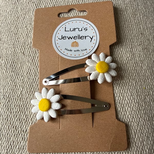 Polymer clay daisy hair clip pair 