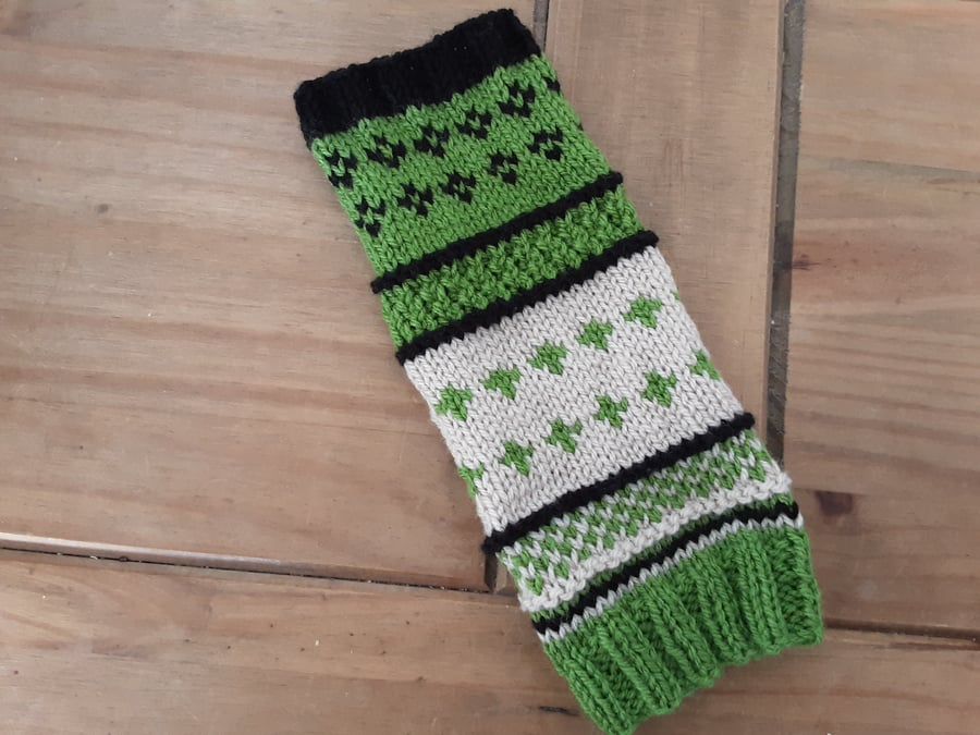 Fingerless gloves in Fair Isle pattern, Green, Black and Oat