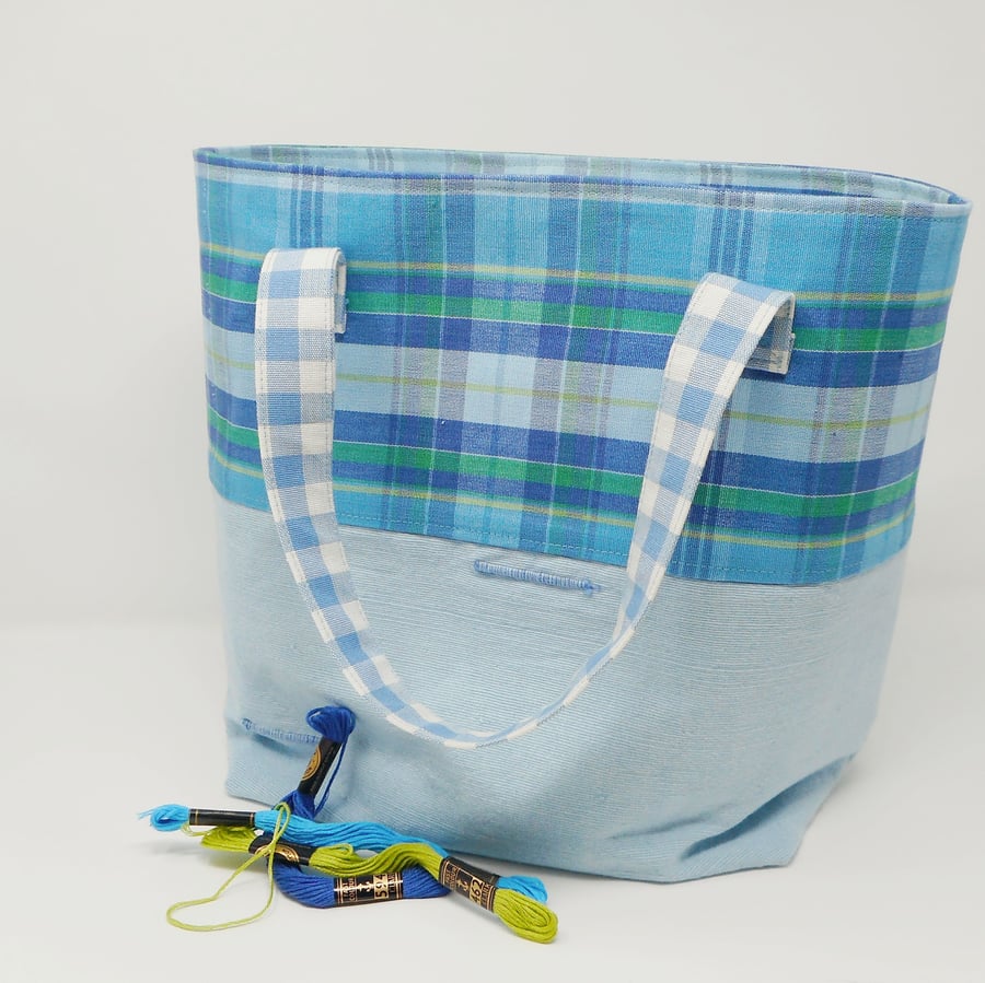 Cotton project or book bag with magnetic fastening