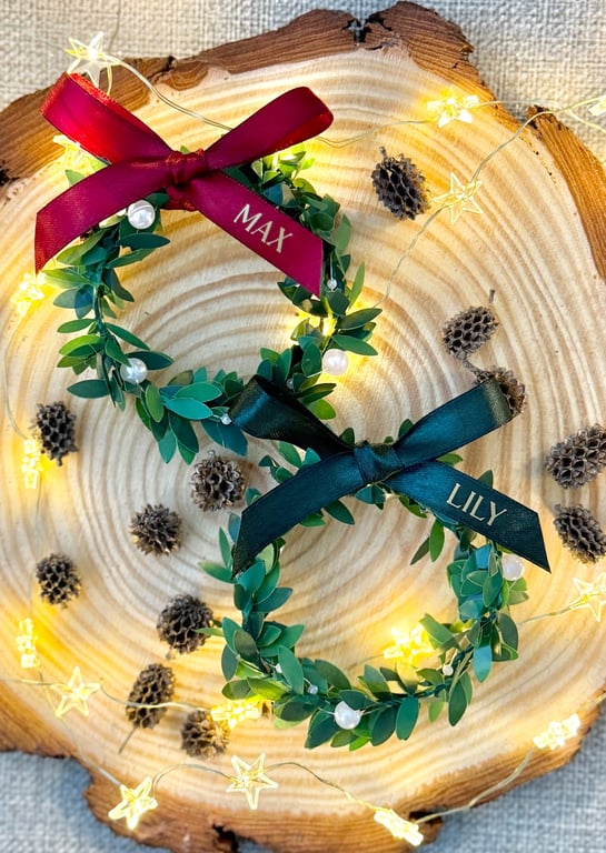 Personalised Wreath Christmas Place Card - Name Tags - Ornament - Bauble 
