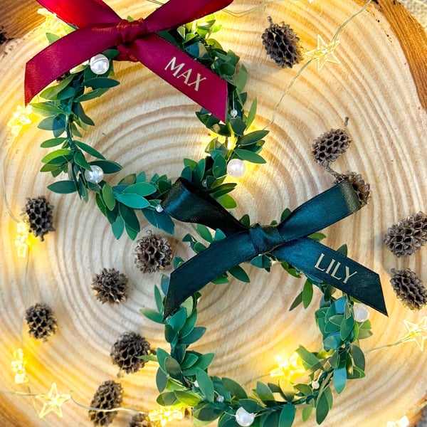 Personalised Wreath Christmas Place Card - Name Tags - Ornament - Bauble 