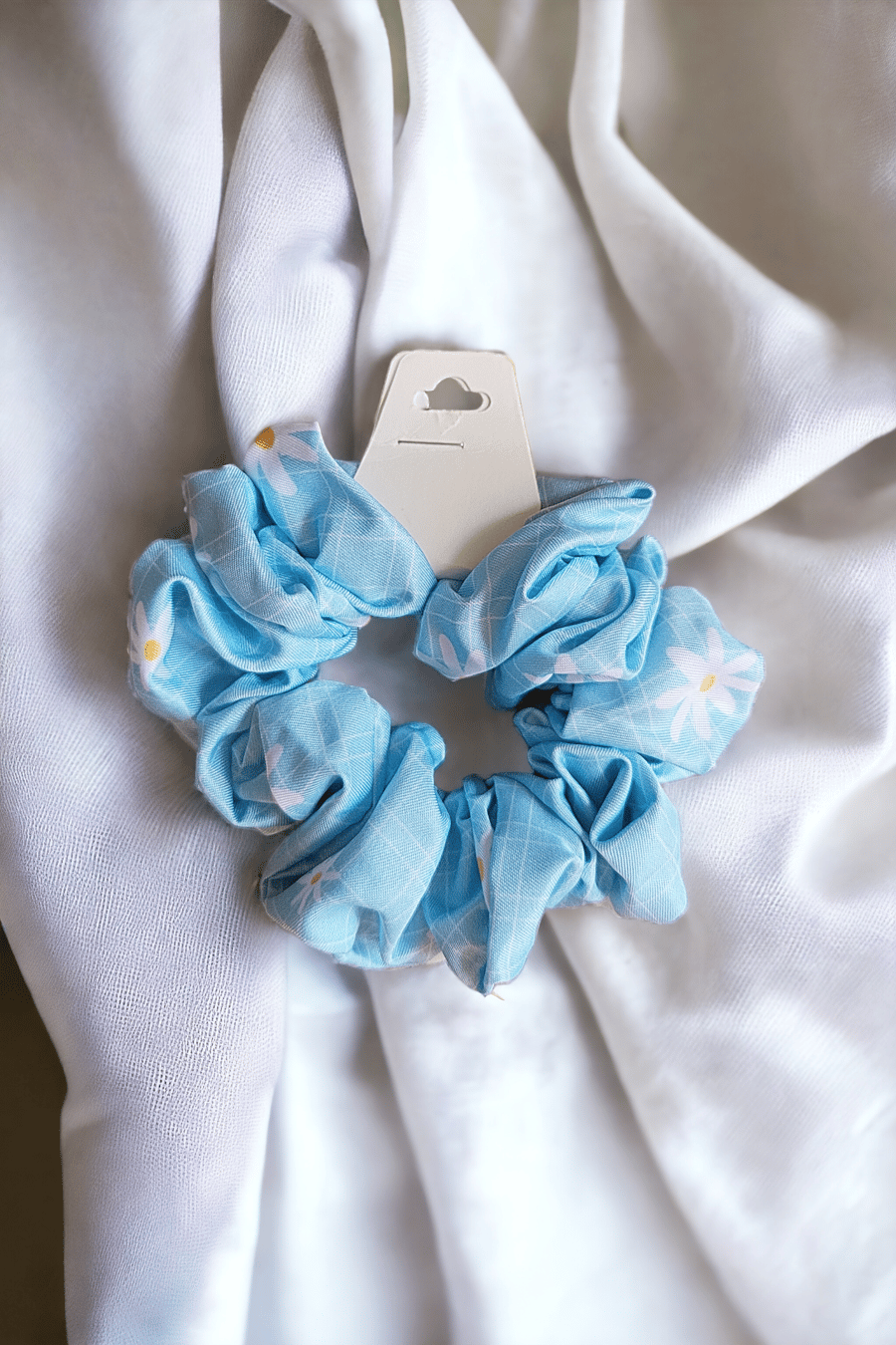 Chunky light blue daisies print scrunchie 