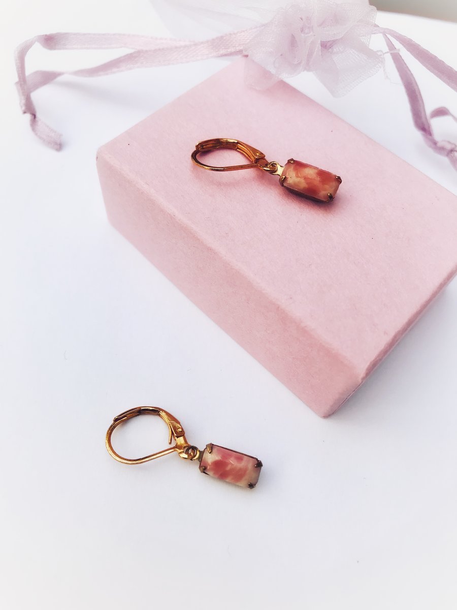 Vintage earrings in salmon pink marble