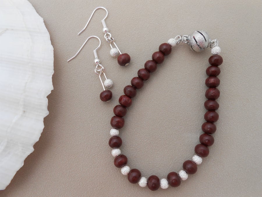 Wood and stardust bead bracelet and earring set. 