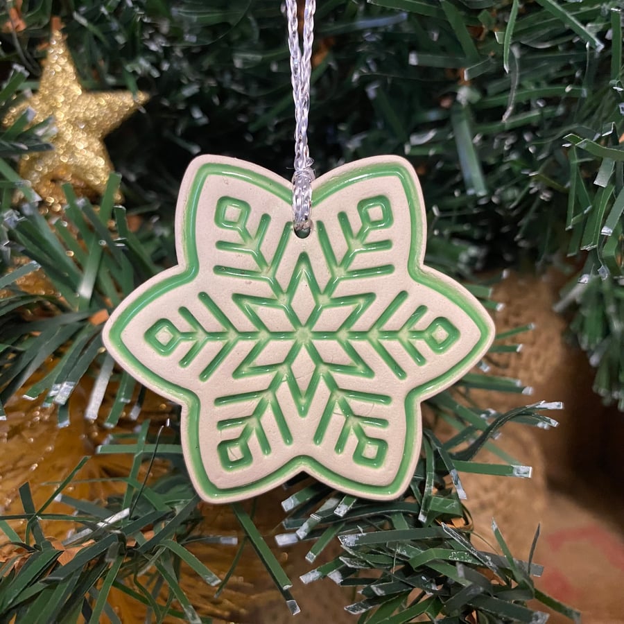 Ceramic snowflake tag (green)