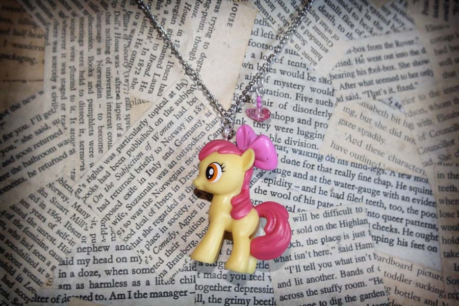 My Little Pony Apple Bloom Character Necklace