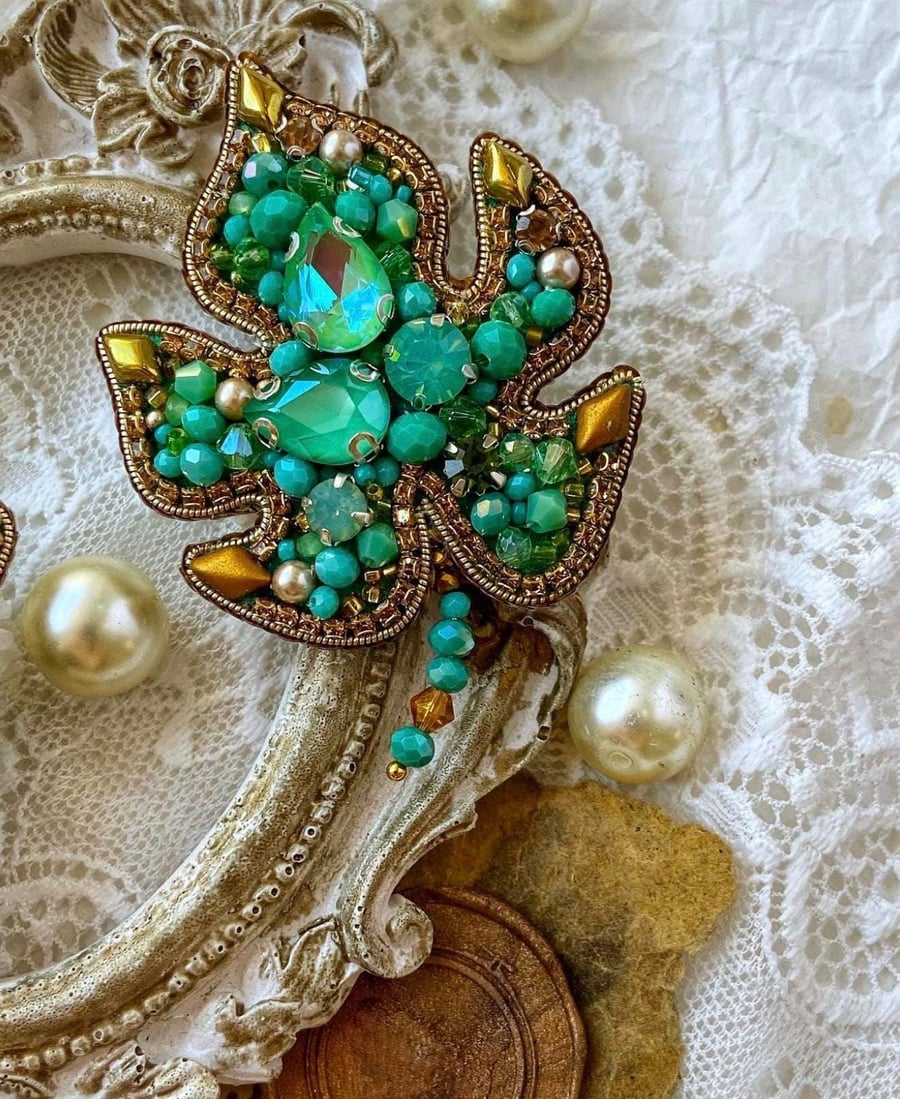 Handmade Green Leaf Brooch - Beaded Crystal Pin for Women - Nature-Inspired Jewe