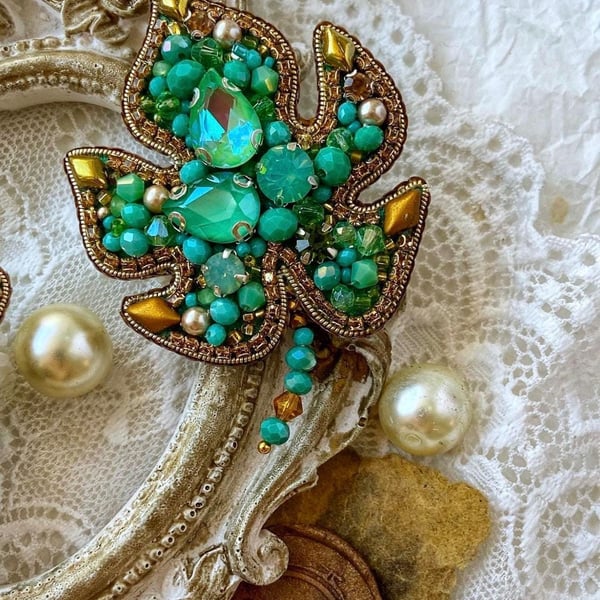 Handmade Green Leaf Brooch - Beaded Crystal Pin for Women - Nature-Inspired Jewe