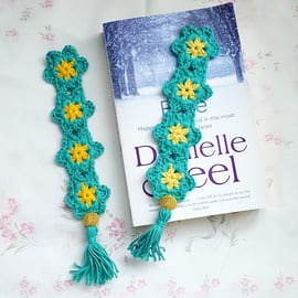 Green Daisy crochet bookmark 