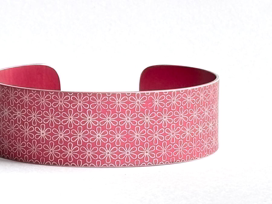 Geometric flower print cuff bracelet pinky red