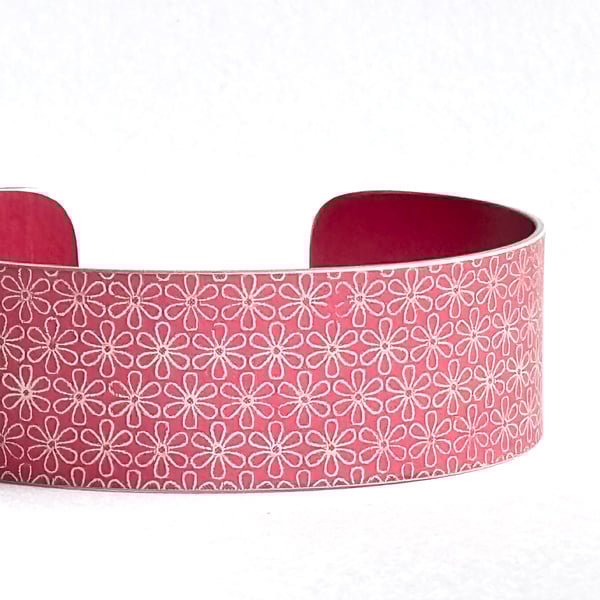 Geometric flower print cuff bracelet pinky red