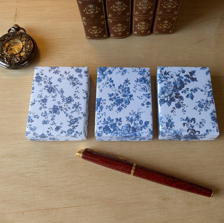 A three-box set of ultra-thin gift boxes for earrings - Toile de Jouy Troisieme