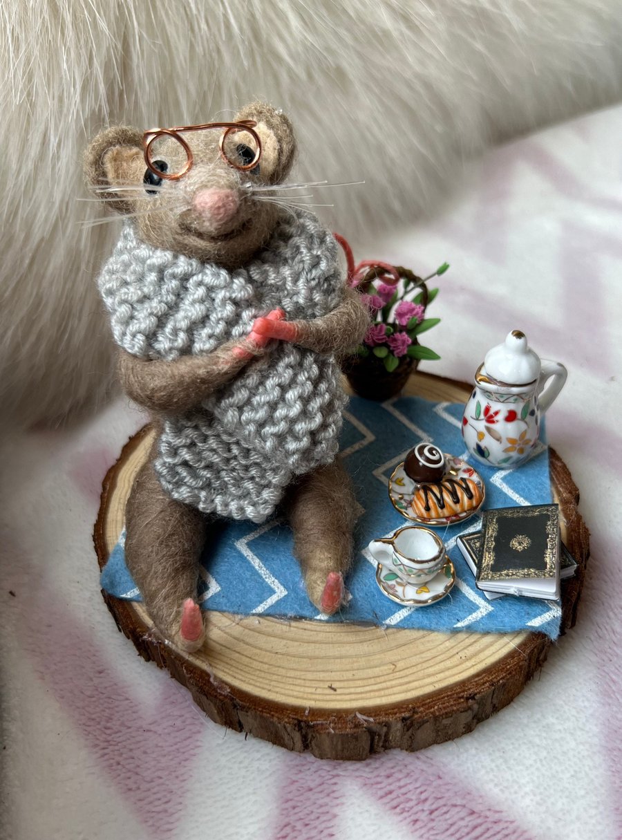 Needle felt mouse character wearing hand knitted scarf and glasses, with  picnic