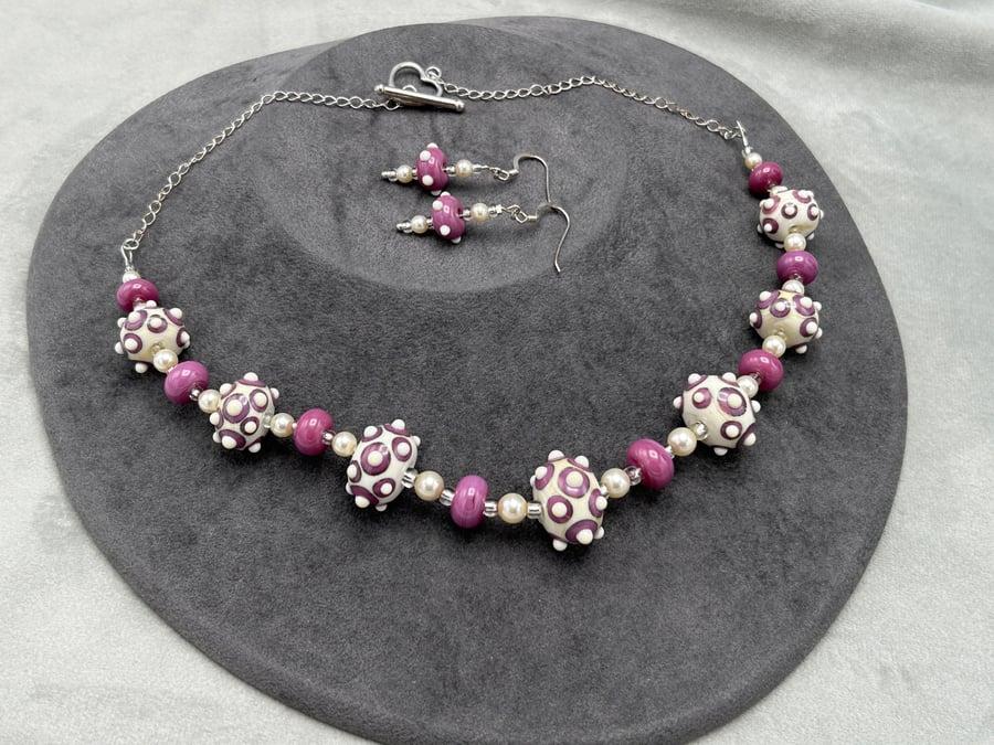 raspberry pink and ivory-cream lampwork glass beaded necklace and earrings