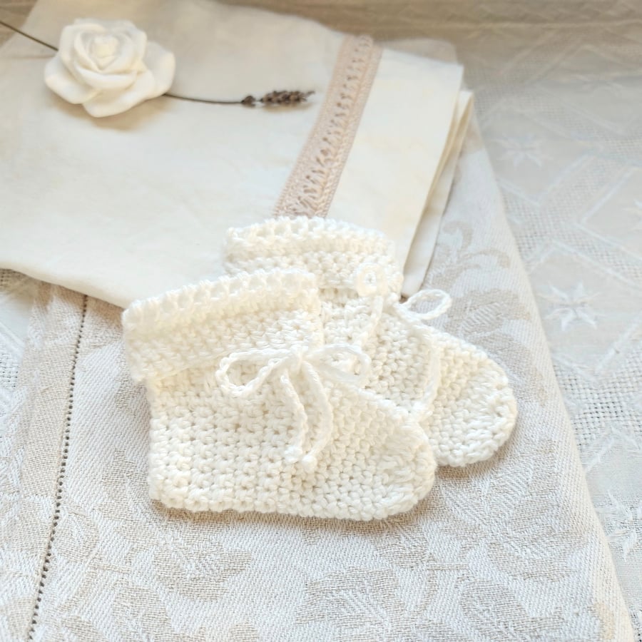 New baby organic booties, certified cotton, pure white, 0-6 months