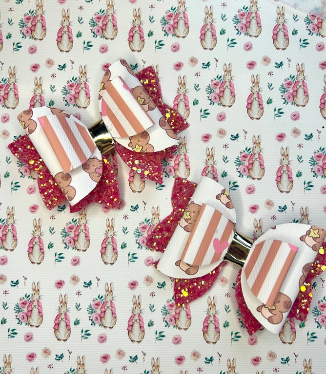 Girls capybara hair bows 