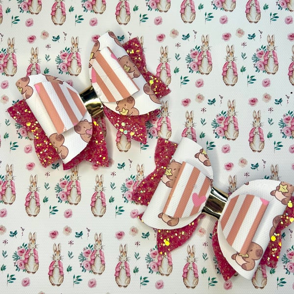 Girls capybara hair bows 