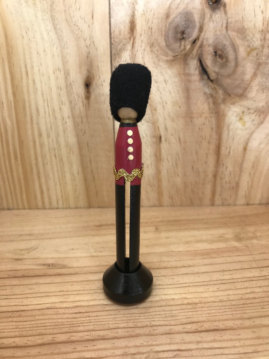  Soldier Peg Doll. (370)