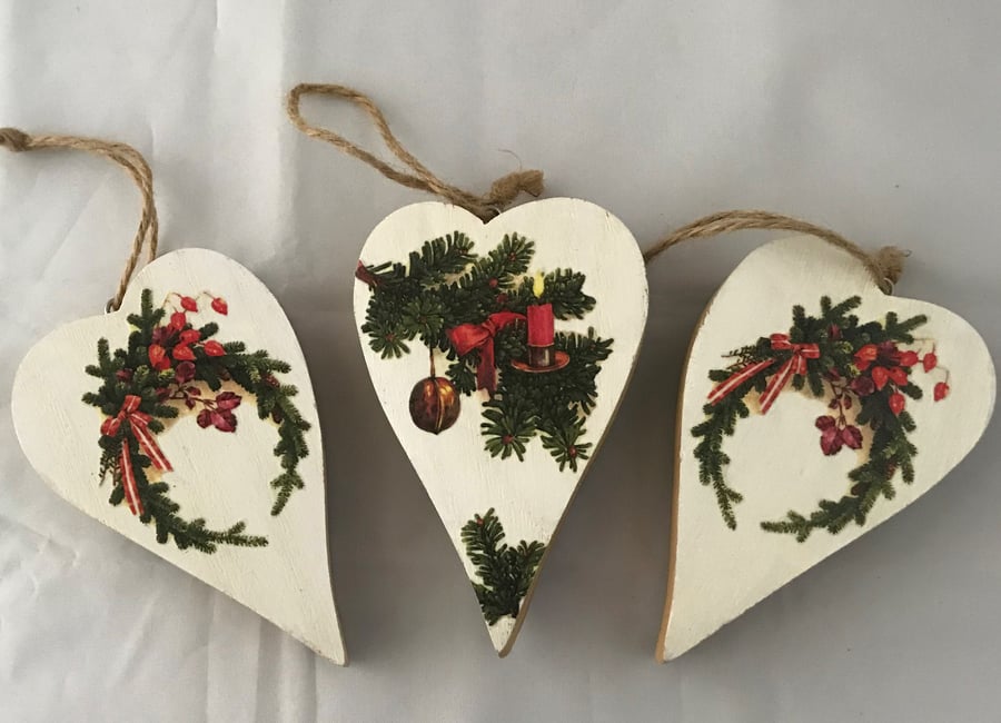 Decorated Rustic Christmas Wood Bark Heart Decorations Vintage-look   Set of 3 