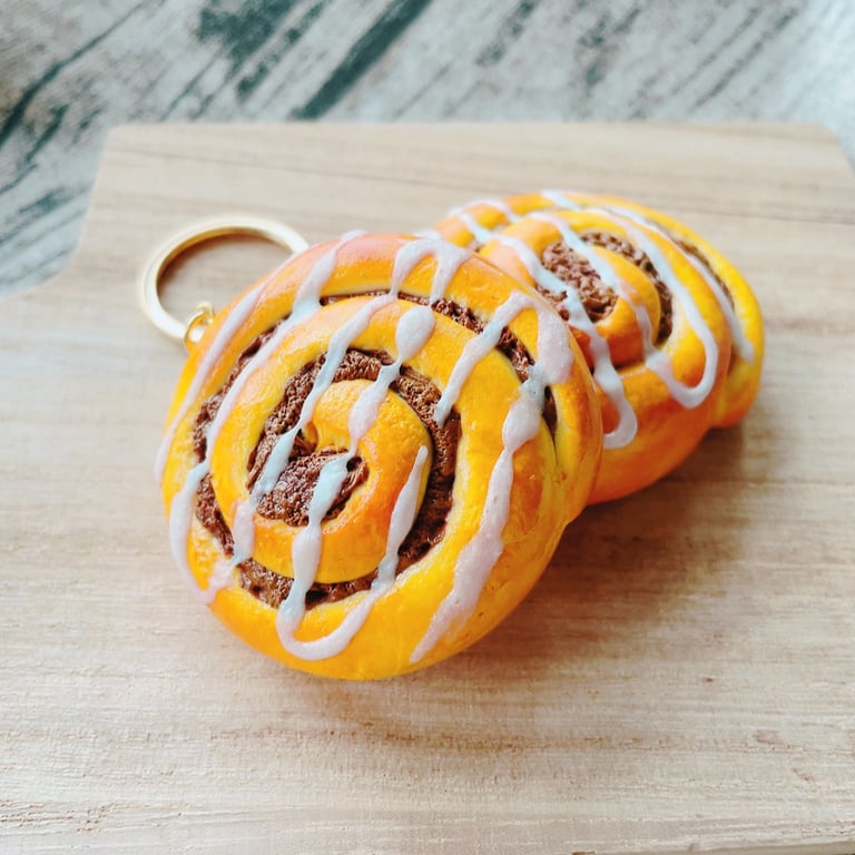 Cinnamon Roll Keyring