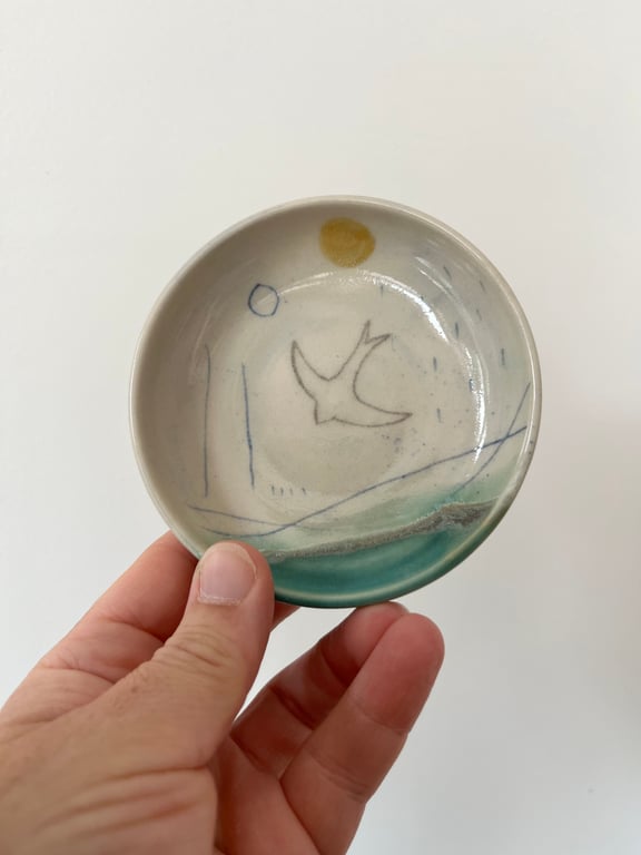 Ceramic handmade small dish - Swift design