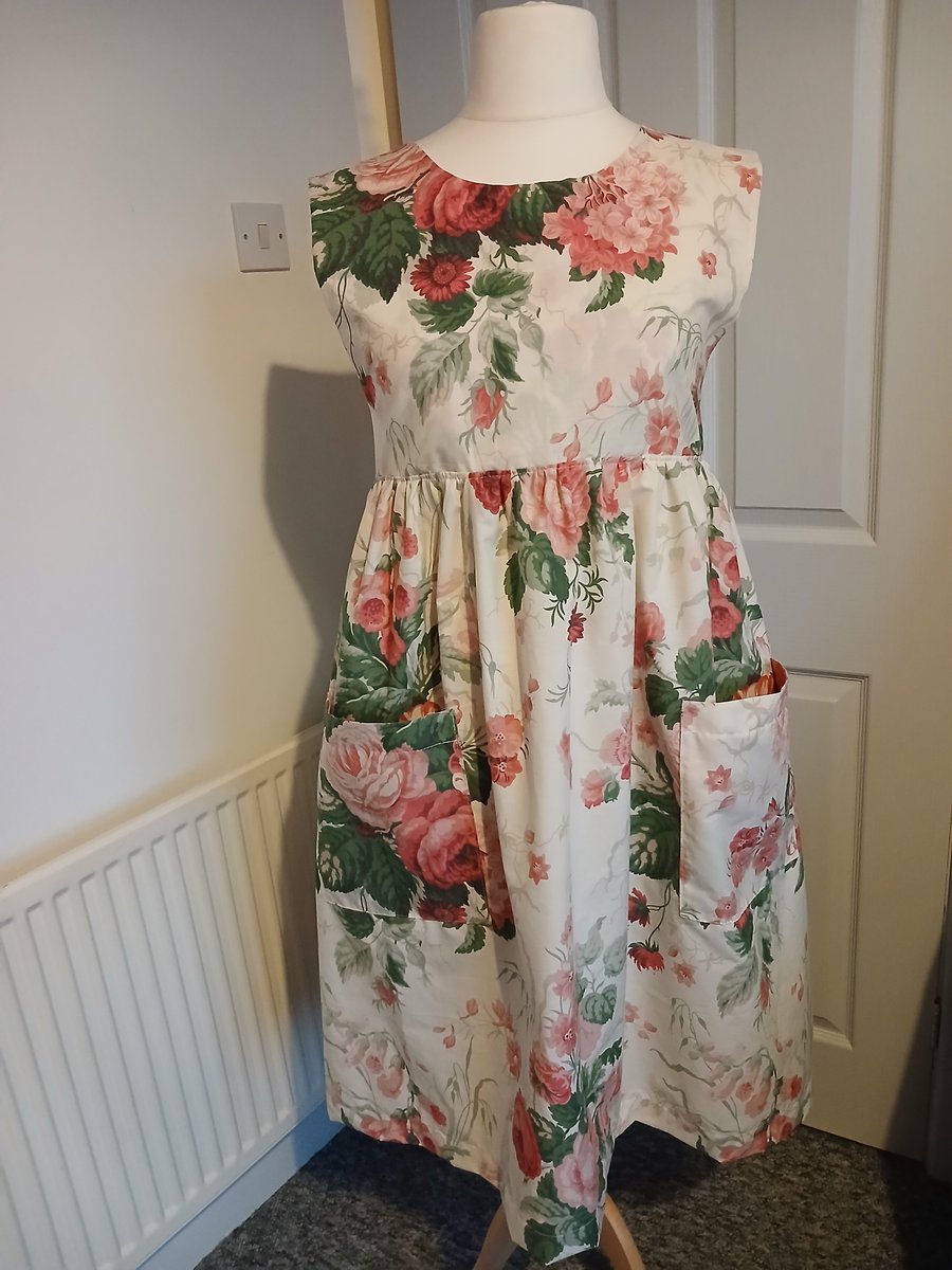 Country cottage style apron 