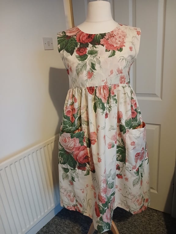 Country cottage style apron 