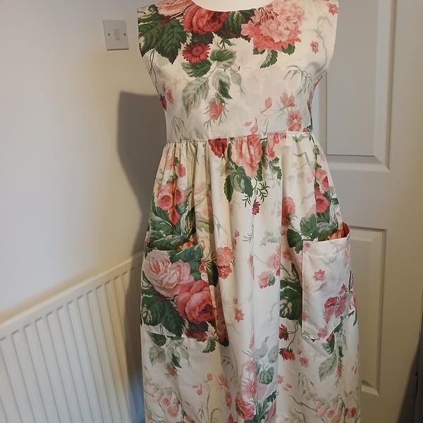 Country cottage style apron 