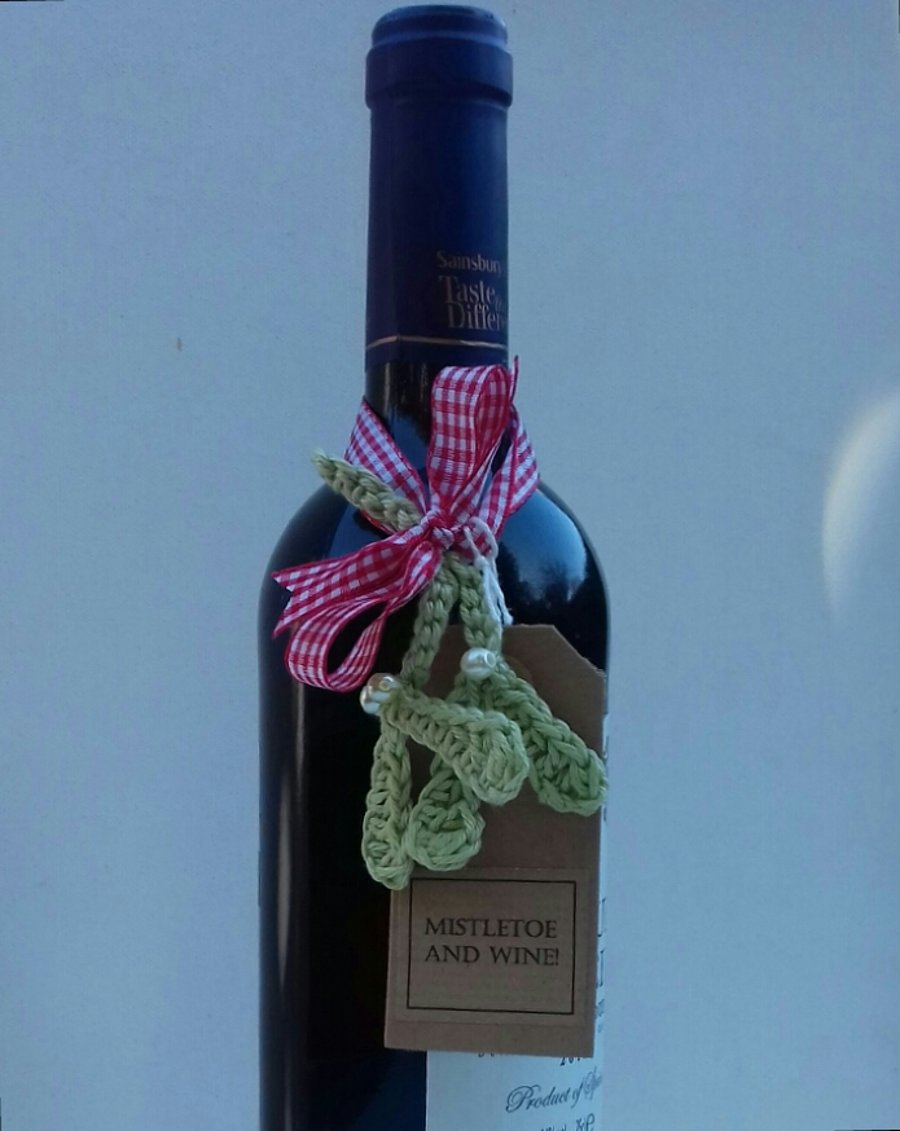 Mistletoe and Wine Crochet Bottle Gift Tag and Decoration 