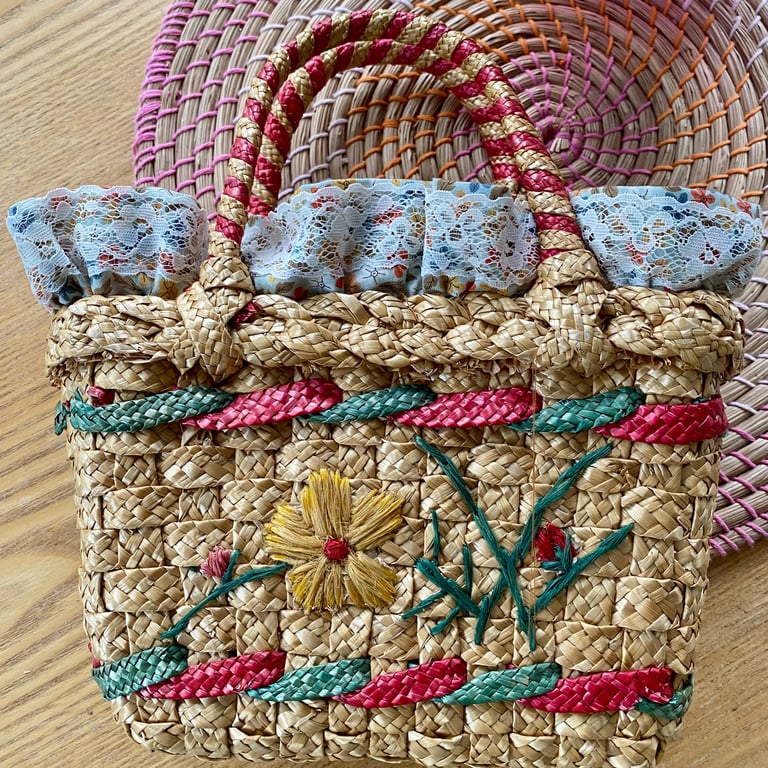 Cute vintage straw handbag - relined
