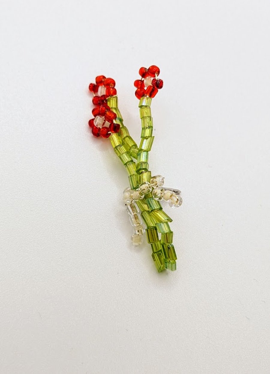Tiny miniature bouquet of glass poppy flowers remembrance brooch pin