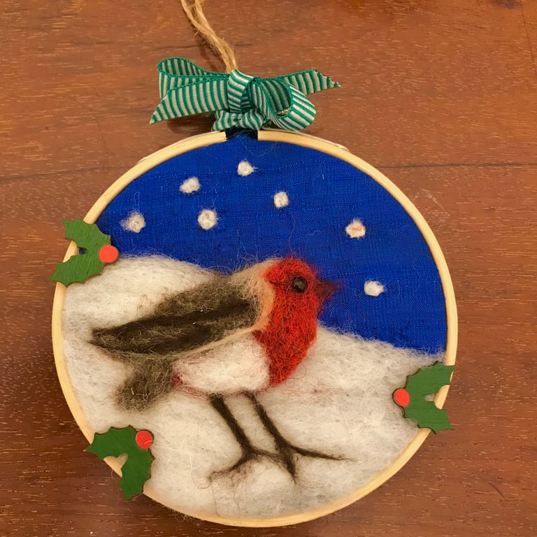 Needle felted robin in the snow home decoration 