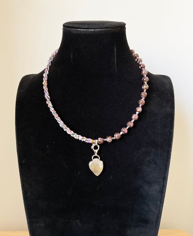 Handcrafted Natural Agate Heart Pendant Beads Necklace