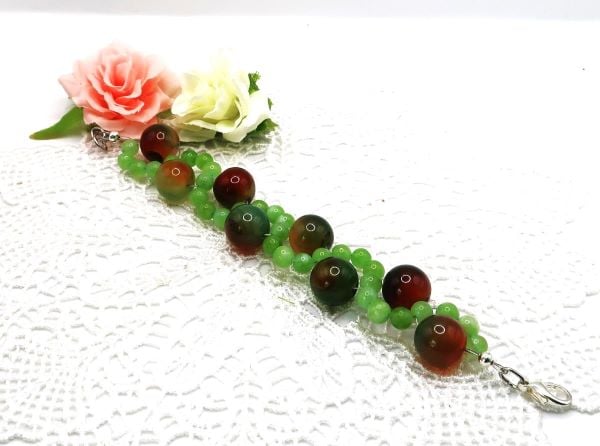 Chunky Banded Agate and Peridot Bracelet. 