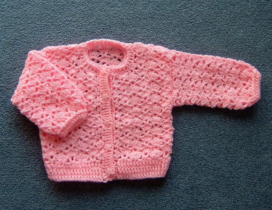 Baby girl's crocheted cardigan (ref 077)