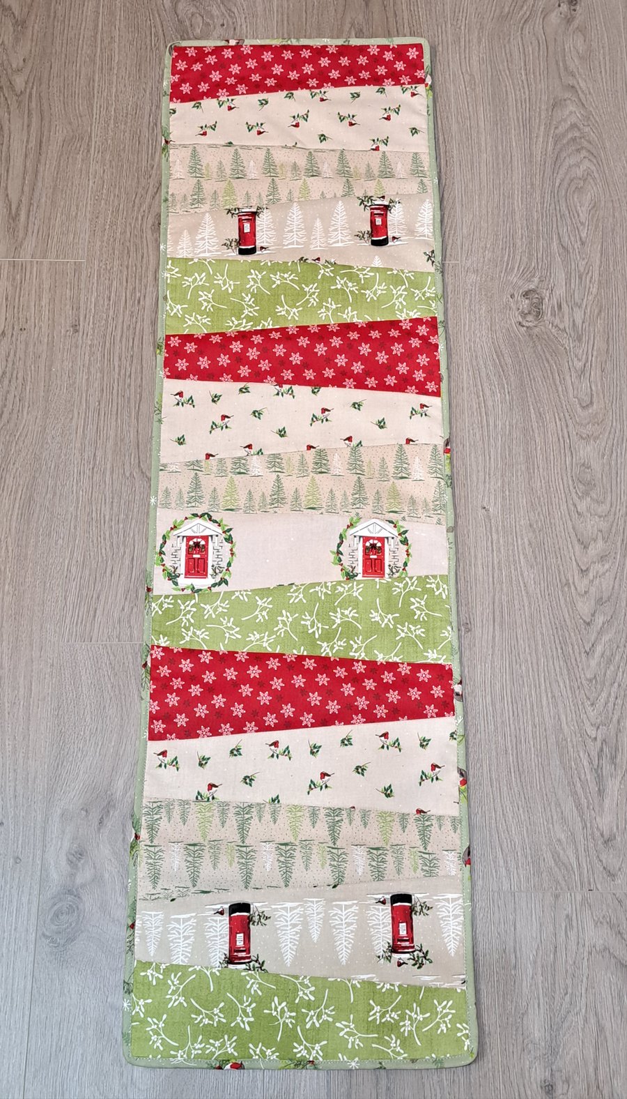 Christmas table runner with postbox and robin
