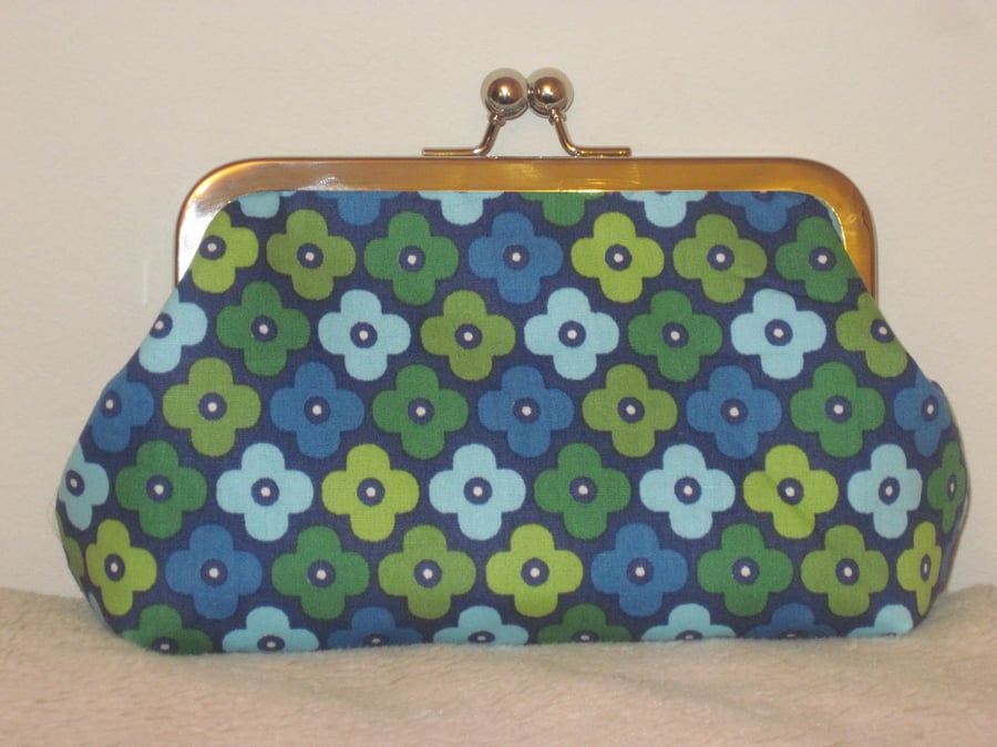 Blue Daisy Print 6" Clasp Purse